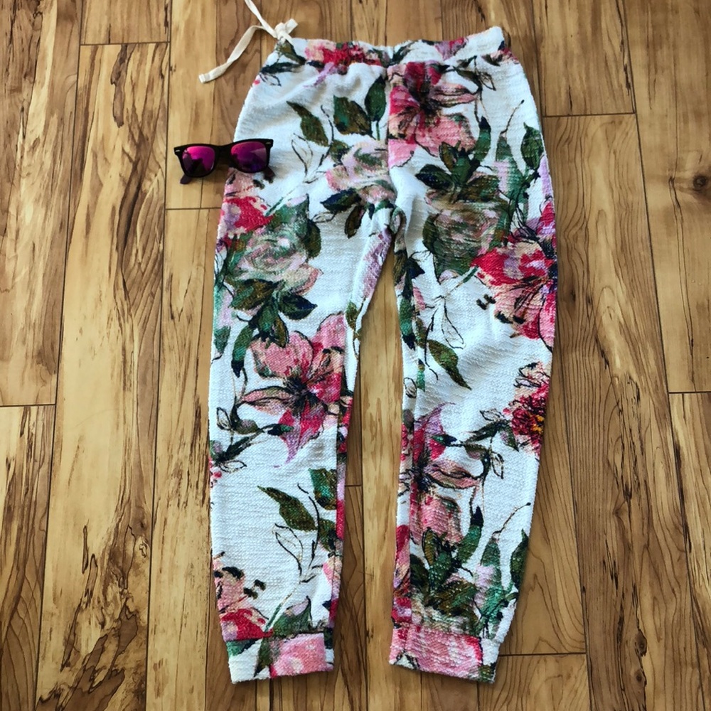 ❤️SOLD❤️Floral jogger EUC🌸🌺